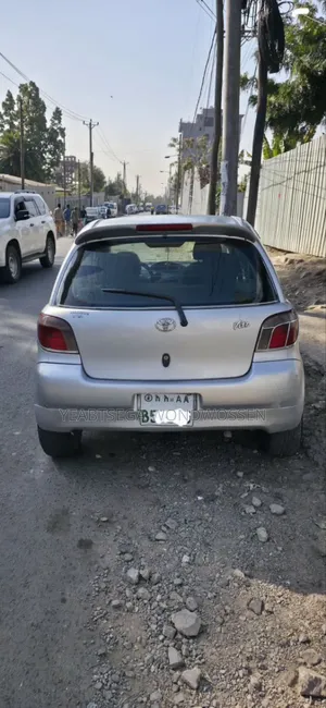 Toyota Vitz 2001 Silver