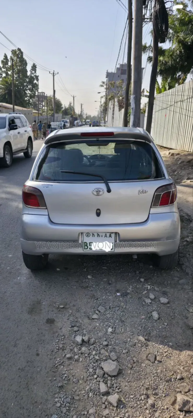 Toyota Vitz 2001 Silver