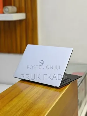 New Laptop Dell XPS 13 9370 8GB Intel Core i5 SSD 512GB