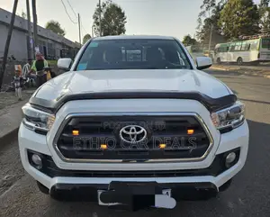 Toyota Tacoma 2017 White