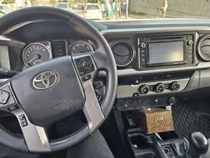 Toyota Tacoma 2017 White