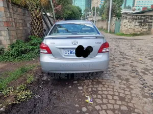 Toyota Yaris Base Hatchback 3dr 2010 Silver