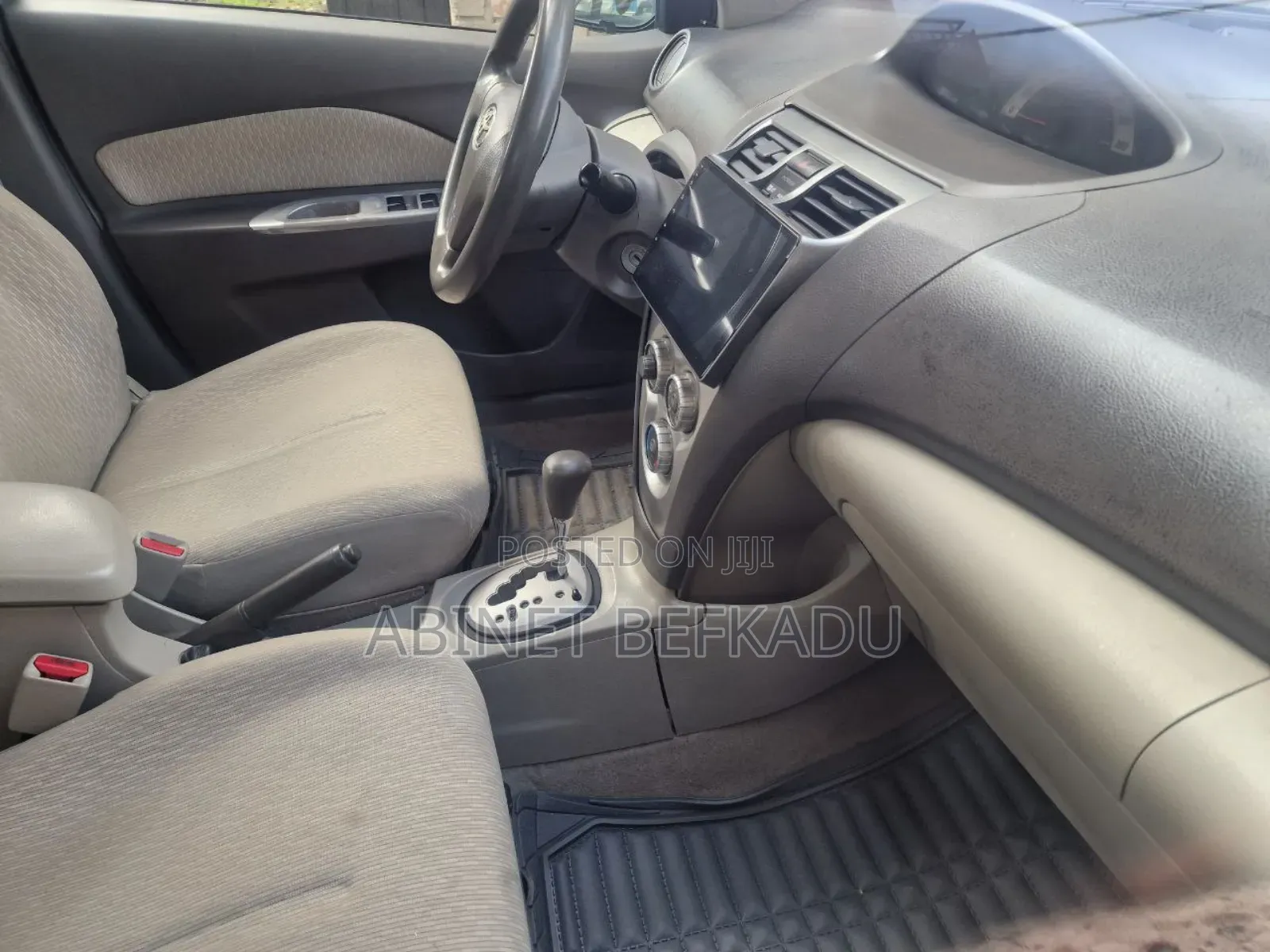 Toyota Yaris Base Hatchback 3dr 2010 Silver