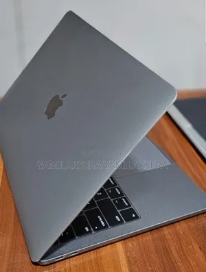 New Laptop Apple MacBook Pro 2017 8GB Intel Core i5 SSD 256GB
