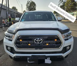Toyota Tacoma 2015 White