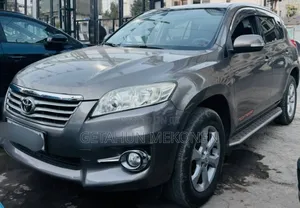 Toyota RAV4 2011 Gold