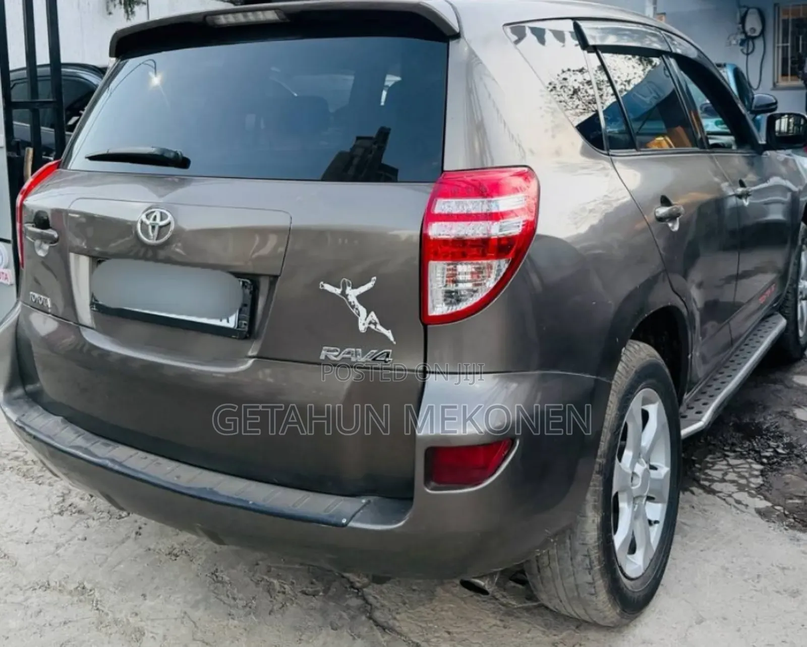 Toyota RAV4 2011 Gold