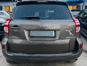 Toyota RAV4 2011 Gold