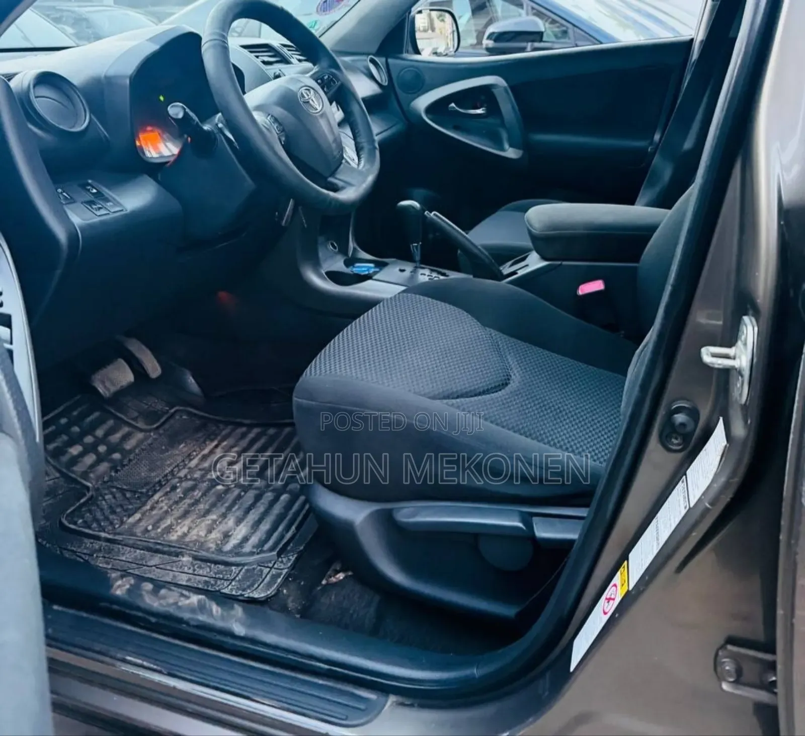 Toyota RAV4 2011 Gold