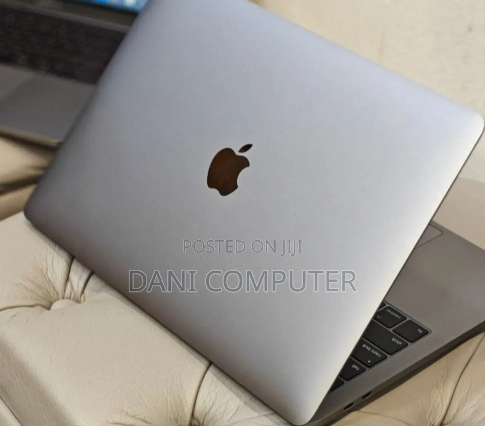 New Laptop Apple MacBook Pro 2019 16GB Intel Core i7 SSD 256GB