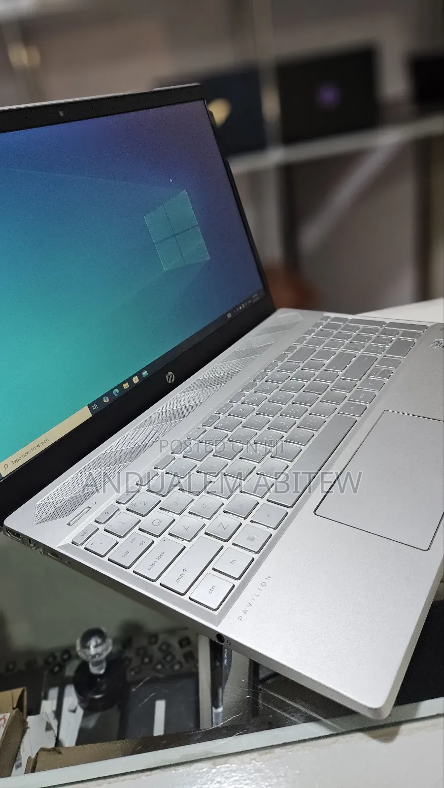 New Laptop HP Pavilion 15 8GB Intel Core i5 SSD 256GB