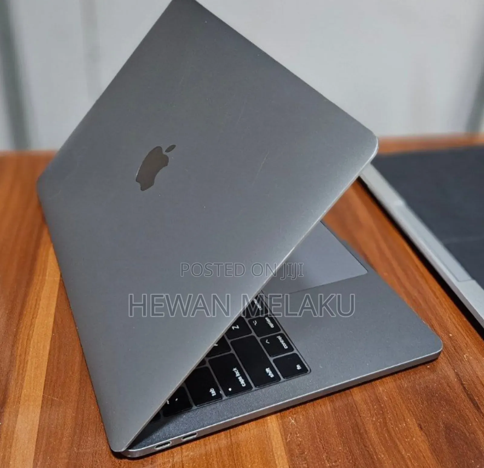 New Laptop Apple MacBook Pro 2017 8GB Intel Core i5 SSD 256GB