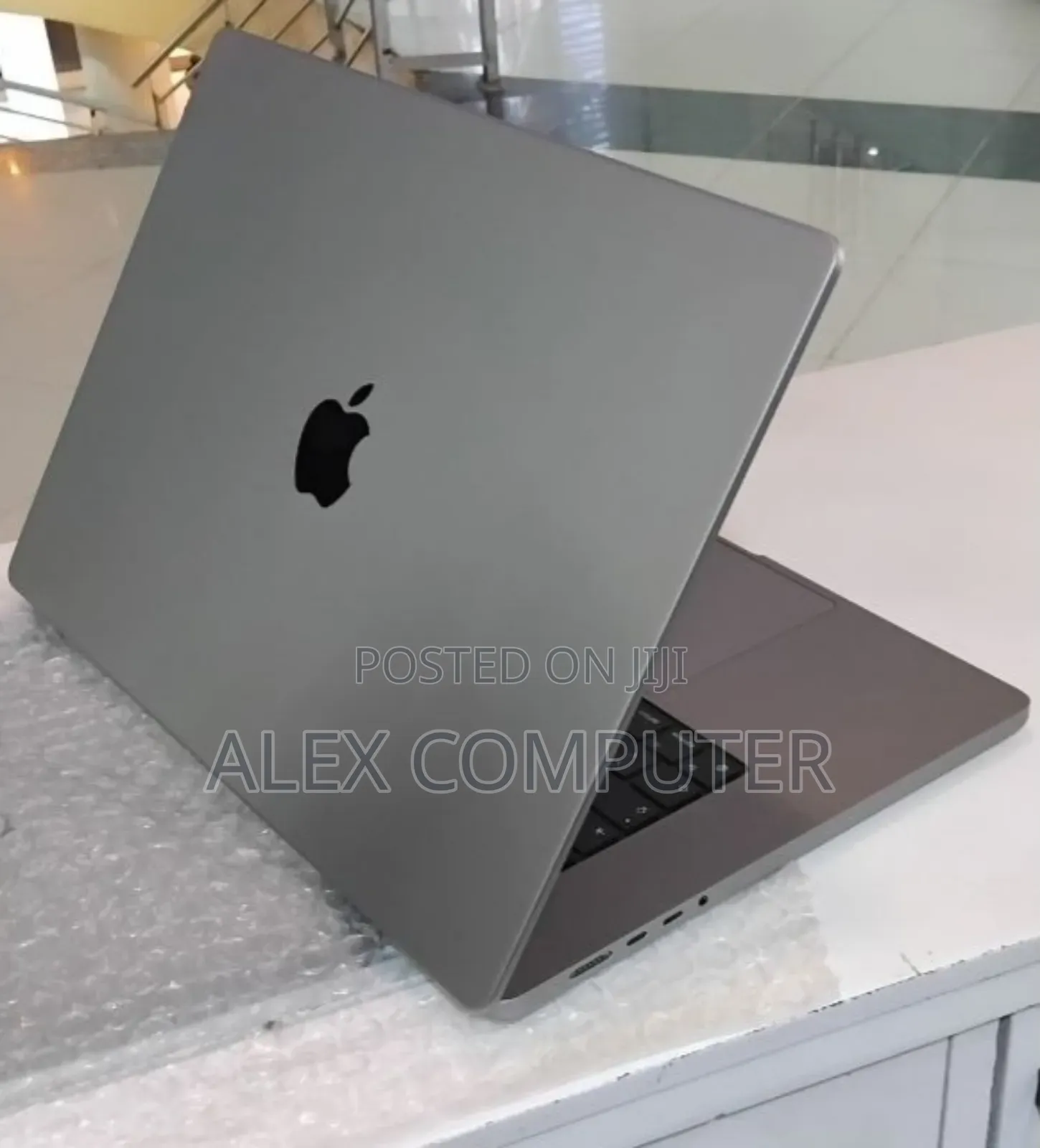 New Laptop Apple MacBook Pro M1 64GB Apple M1 Max SSD 1T