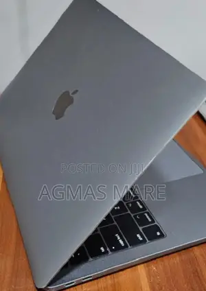 New Laptop Apple MacBook Pro 2017 8GB Intel Core i5 SSD 256GB