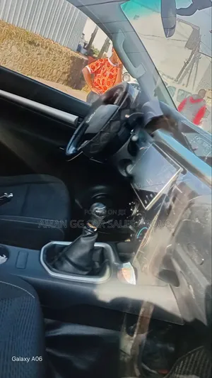 Toyota Hilux 2023 White