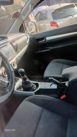 Toyota Hilux 2023 White