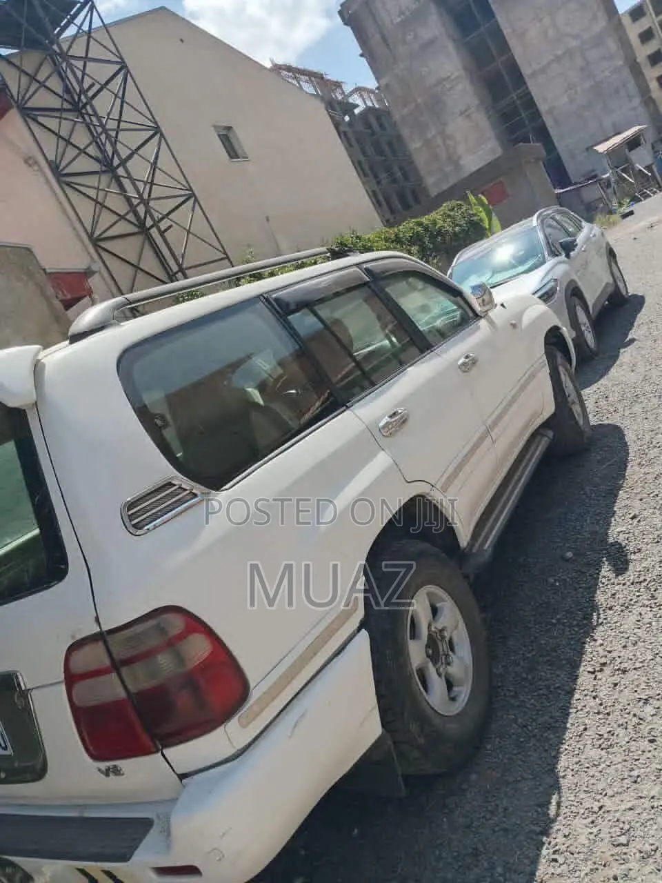 Toyota Land Cruiser 2000 White
