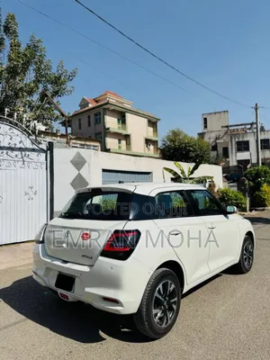 Suzuki Swift 2025 White