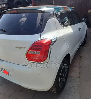 Suzuki Swift 2022 White