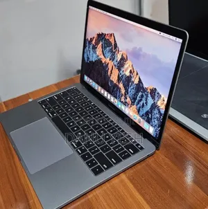 New Laptop Apple MacBook Pro 2017 8GB Intel Core i5 SSD 256GB