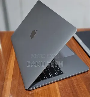 New Laptop Apple MacBook Pro 2017 8GB Intel Core i5 SSD 256GB