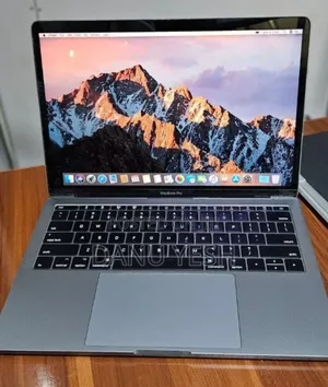 New Laptop Apple MacBook Pro 2017 8GB Intel Core i5 SSD 256GB