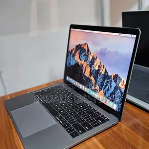 New Laptop Apple MacBook Pro 2017 8GB Intel Core i5 SSD 256GB