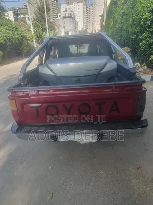 Toyota Hilux 1991 Red