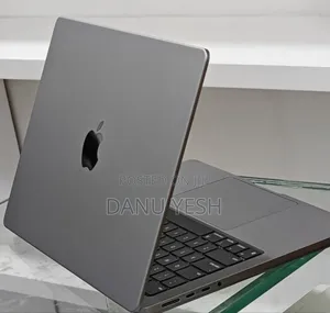 New Laptop Apple MacBook Pro 8GB Apple M3 SSD 512GB