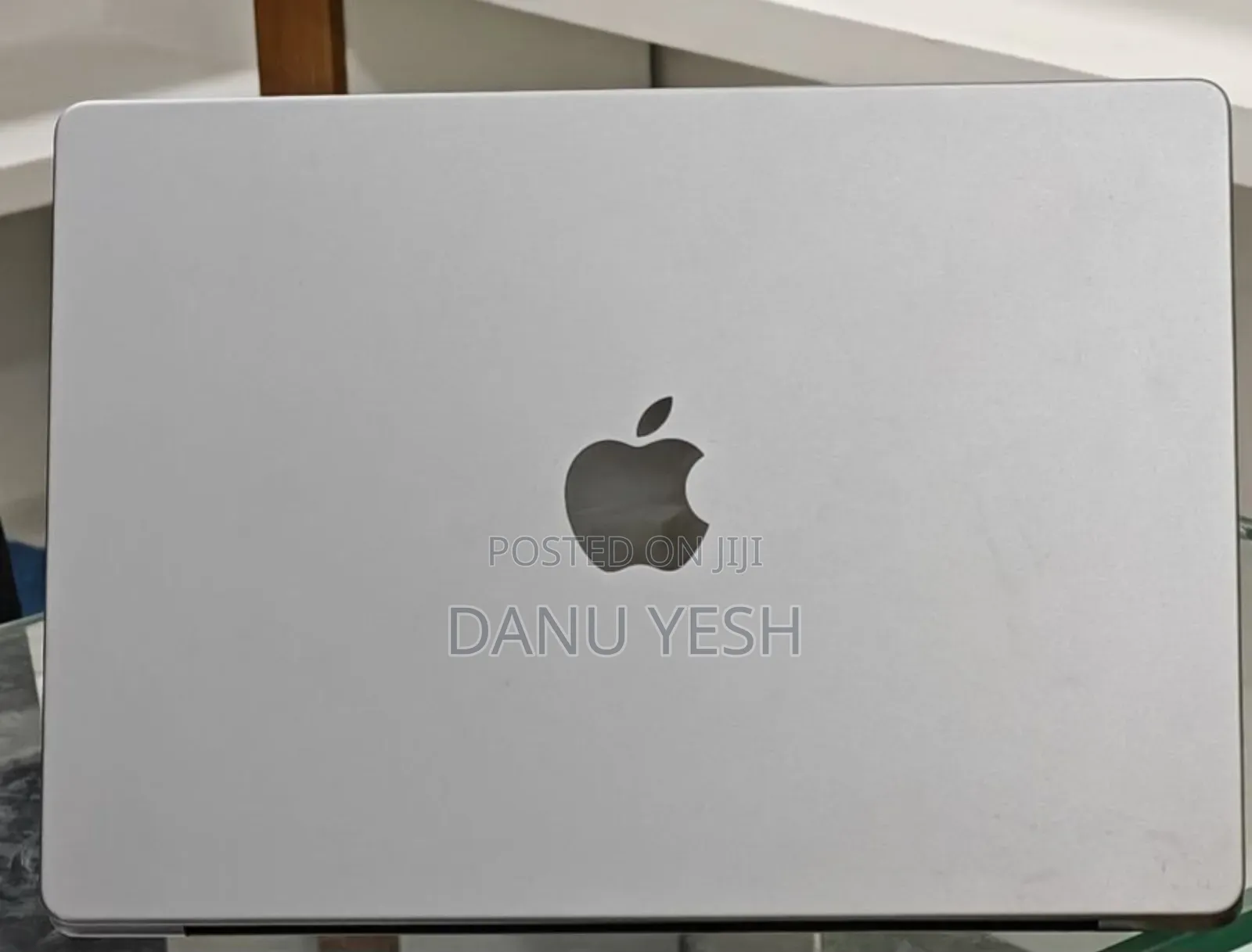 New Laptop Apple MacBook Pro 8GB Apple M3 SSD 512GB