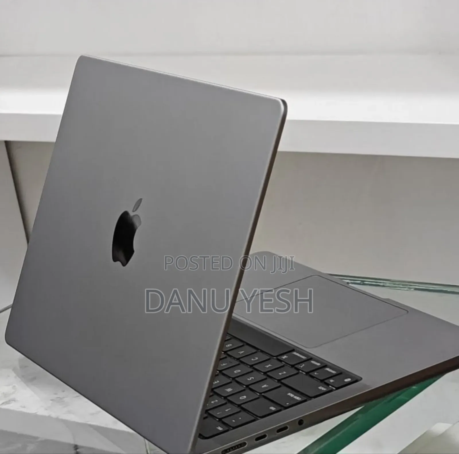 New Laptop Apple MacBook Pro 8GB Apple M3 SSD 512GB