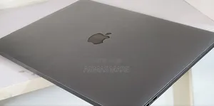 New Laptop Apple MacBook Pro 2019 8GB Intel Core i5 SSD 256GB