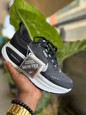 በድጋሚ ገብቷል Nike Zoom Running-Shoes Made in Vietnam