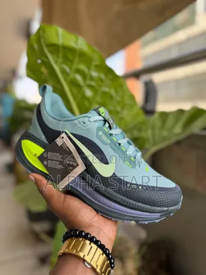 በድጋሚ ገብቷል Nike Zoom Running-Shoes Made in Vietnam