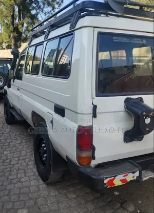 Toyota Land Cruiser 2009 White