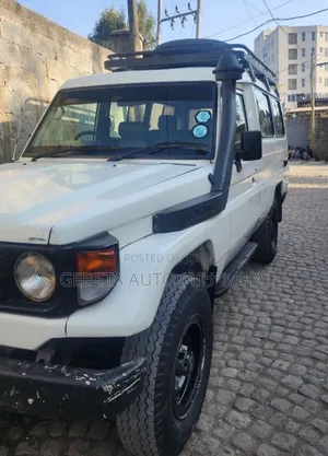 Toyota Land Cruiser 2009 White