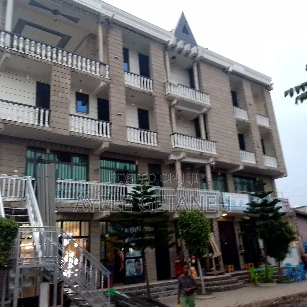 Furnished 17bdrm Apartment in East Shewa Dukem for sale