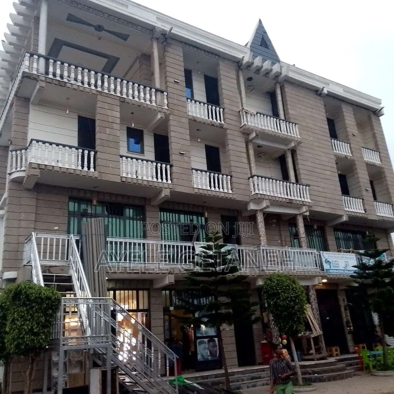Furnished 17bdrm Apartment in East Shewa Dukem for sale