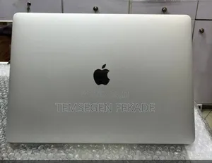 New Laptop Apple MacBook Pro 2018 16GB Intel Core i7 SSD 256GB