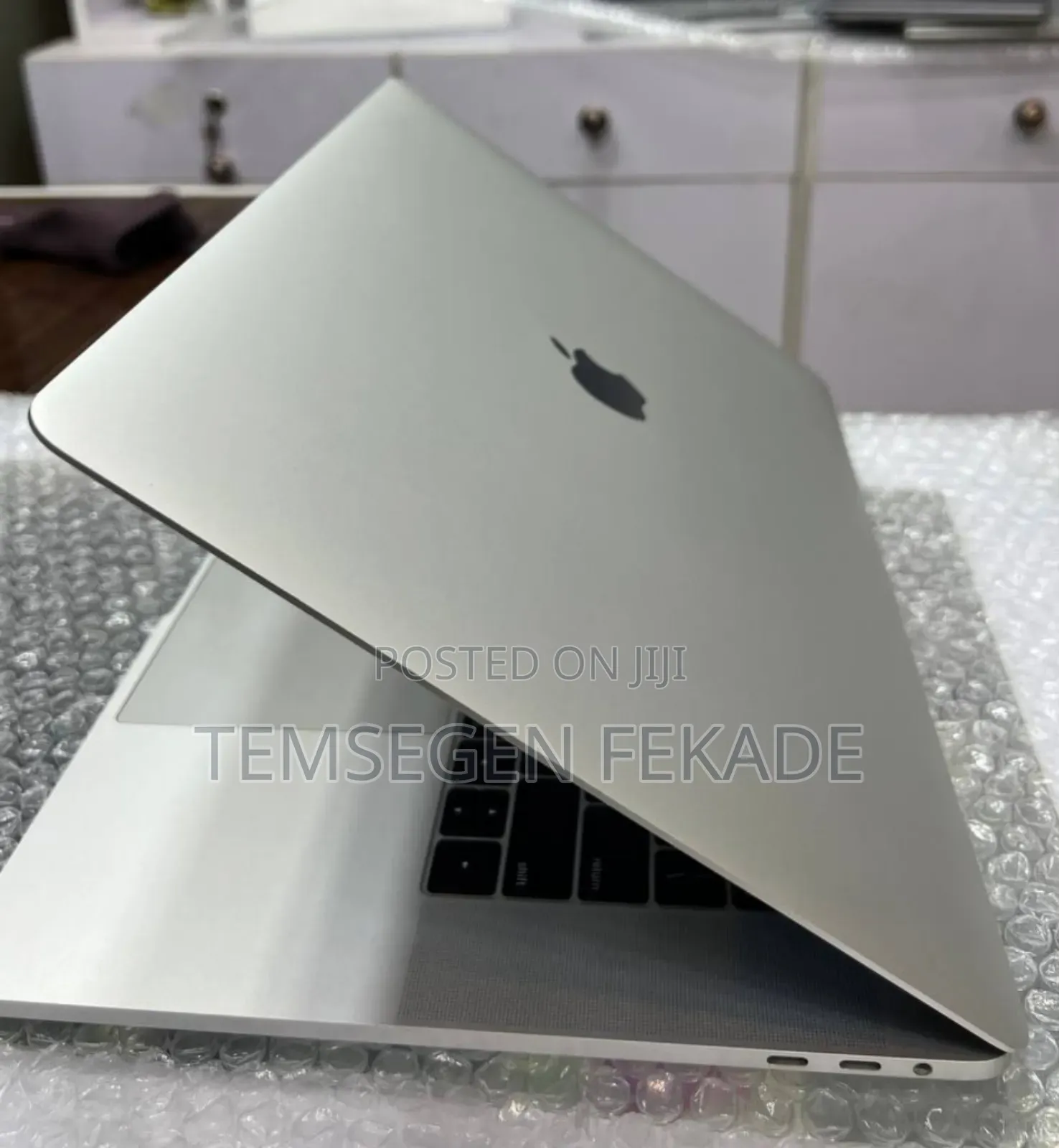 New Laptop Apple MacBook Pro 2018 16GB Intel Core i7 SSD 256GB