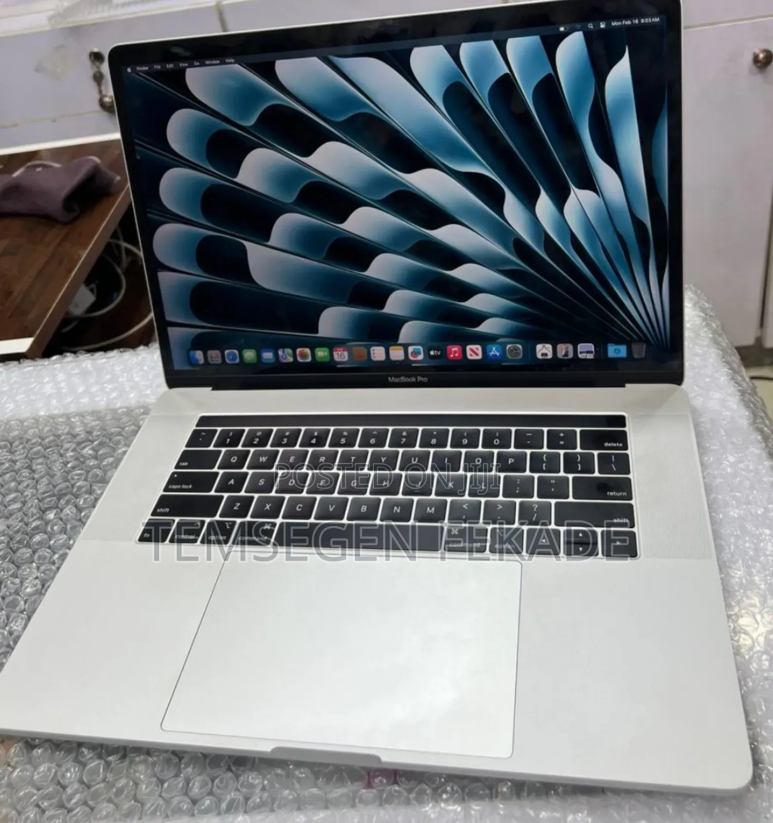 New Laptop Apple MacBook Pro 2018 16GB Intel Core i7 SSD 256GB