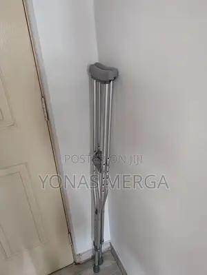 Axillary Crutches Unisex淄譽(Adults 5'2"-5'10") Weight Capacity Up To350