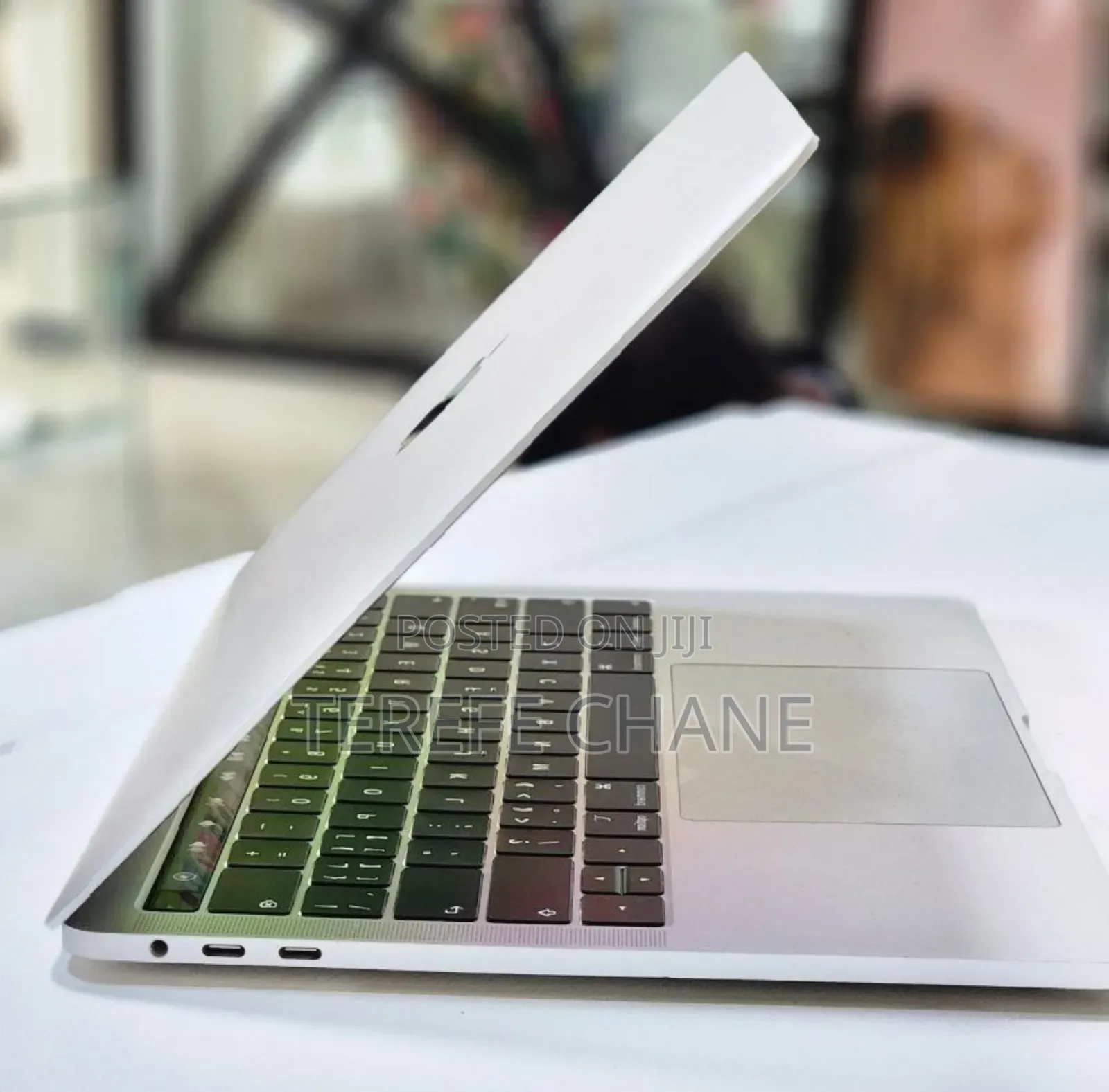 New Laptop Apple MacBook 2018 8GB Intel Core i5 SSD 256GB