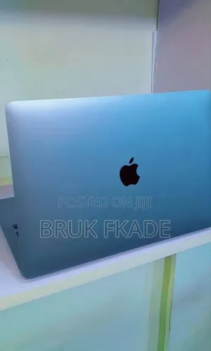 New Laptop Apple MacBook Pro M1 8GB Apple M1 Pro SSD 256GB