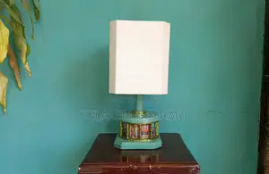 Table Lamp (የጠረጴዛ መብራት)