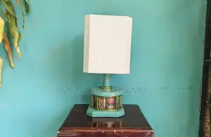 Table Lamp (የጠረጴዛ መብራት)