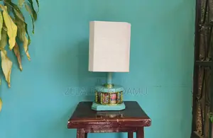 Table Lamp (የጠረጴዛ መብራት)