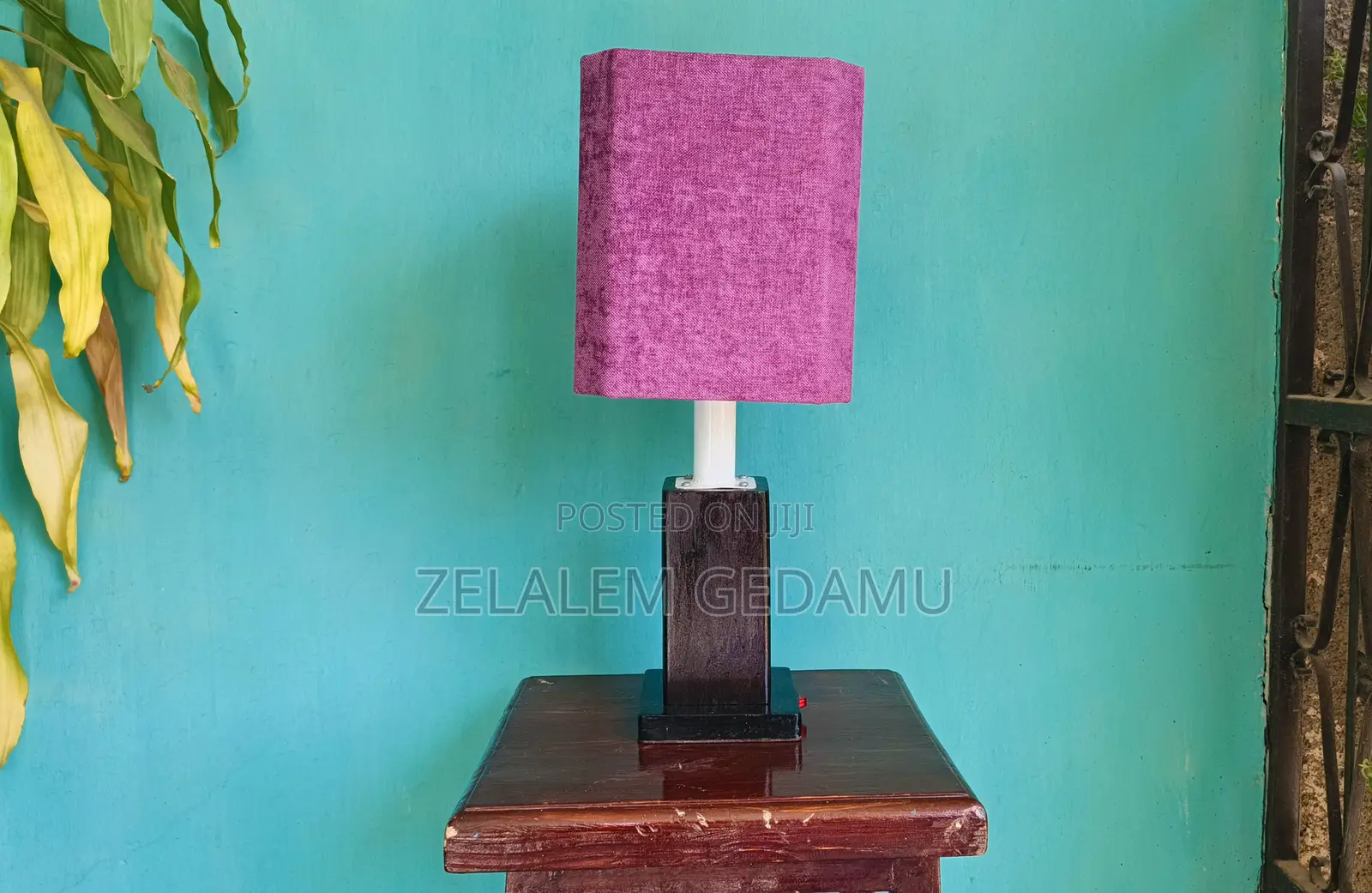 Table Lamp (የጠረጴዛ መብራት)