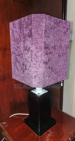 Table Lamp (የጠረጴዛ መብራት)