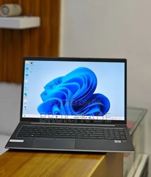 New Laptop HP ZBook Firefly 14 G7 16GB Intel Core i7 SSD 512GB